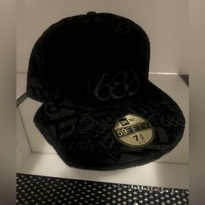 BNWT New Era Icon 686 Flock Times New Era Limited Edition Black